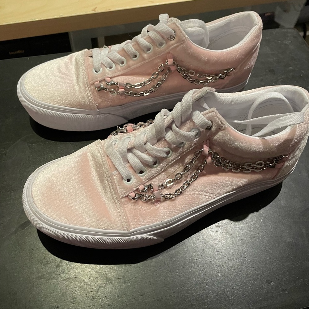 Platform suede chain detail vans